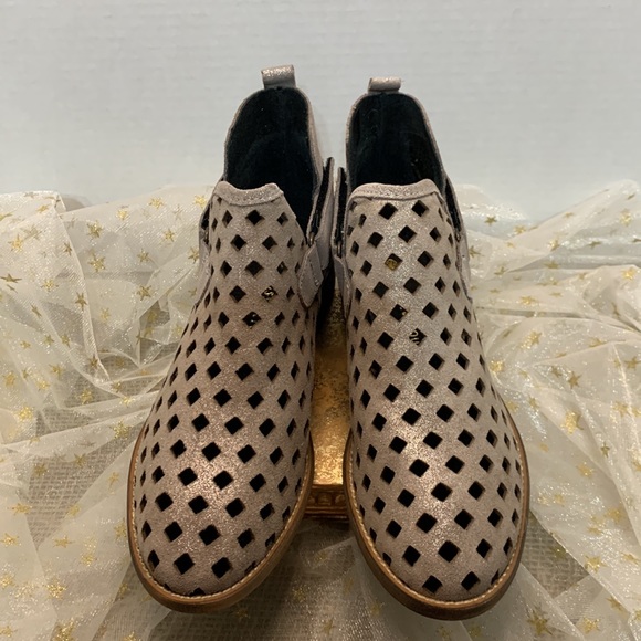 Musse & Cloud Booties - Picture 10 of 10